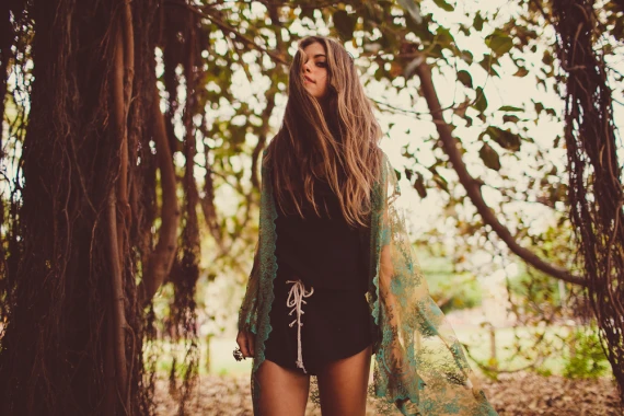 Julia Trotti - Almond